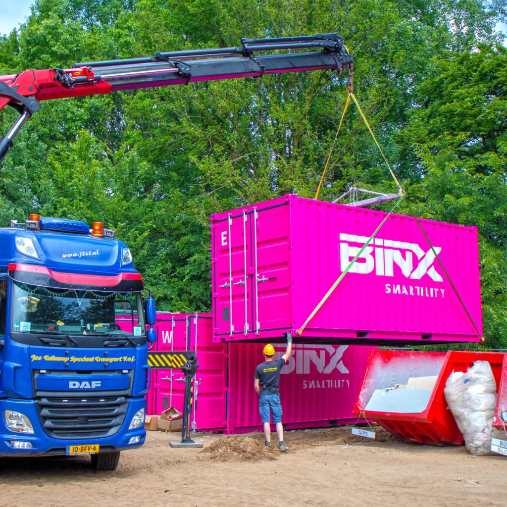 BINX Smartility roze containers bouwplaats